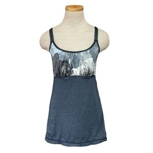 Lululemon Tank Top Women's 6 Grey Built-in Bra Sleeveless Athletic Top